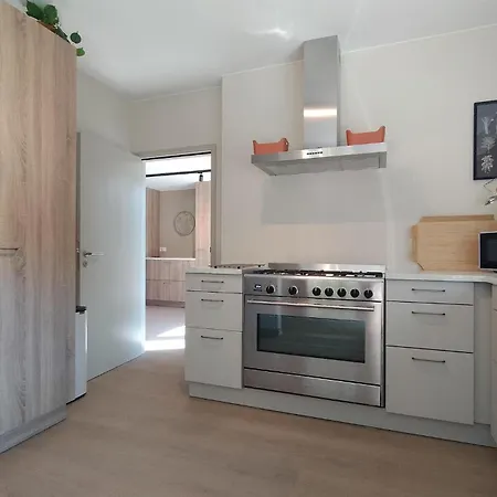 Дом отдыха 5 Bedroom Luxurious In