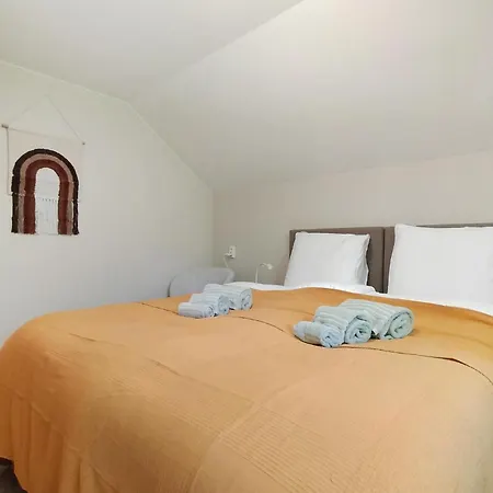 Дом отдыха 5 Bedroom Luxurious In *