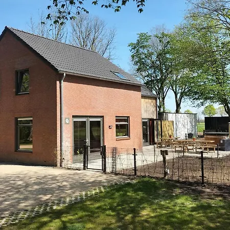 5 Bedroom Luxurious In *
